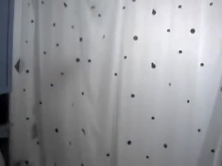 Дама отпадна в на душ