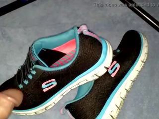 Terrific skechers ได้รับ facialed สำหรับ the มาก เป็นครั้งแรก เวลา