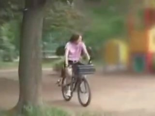 Japanese lassie Masturbated While Riding A Specially Modified adult film Bike!
