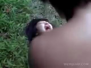 脆弱 亞洲人 青少年 越來越 brutally 性交 戶外