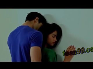 ইন্ডিয়ান সুন্দরী ভাই বোন romentic চুম্বন - teen99.com